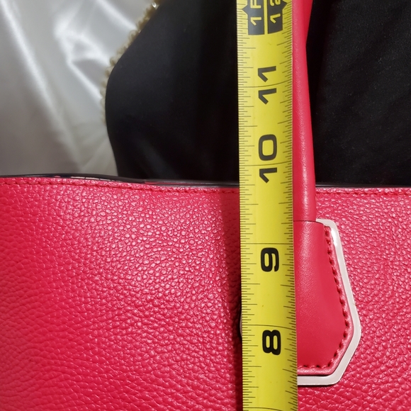 Michael Kors LG Red Pebbled Leather Tote Handbag Gold Lock Charm. F-103. - Picture 10 of 12